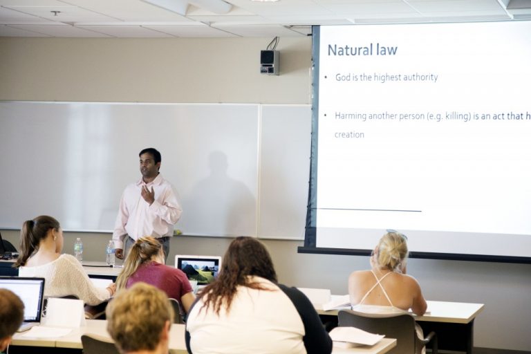 New academic requirements widen first-year students’ global and domestic perspectives