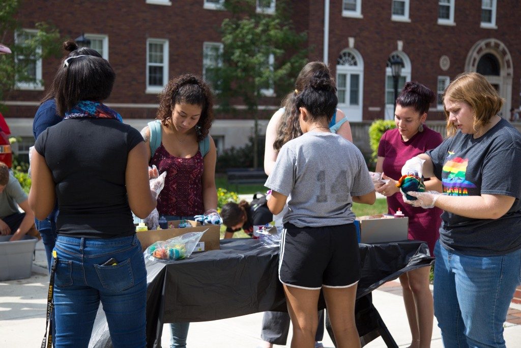 Students tie dye shirts at an event held by United DePauw last Wednesday. GERALD PINEDA/ THE DEPAUW