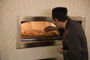 Hoover Hall staff prepares pizza for the ongoing crowd of students eating dinner. GERALD PINEDA / THE DEPAUW