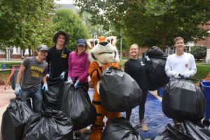 SLP members sort through DePauw’s dumpsters with Ray's Trash Service to learn how to make life a litte greener. KALEB VANARSDALE / THE DEPAUW