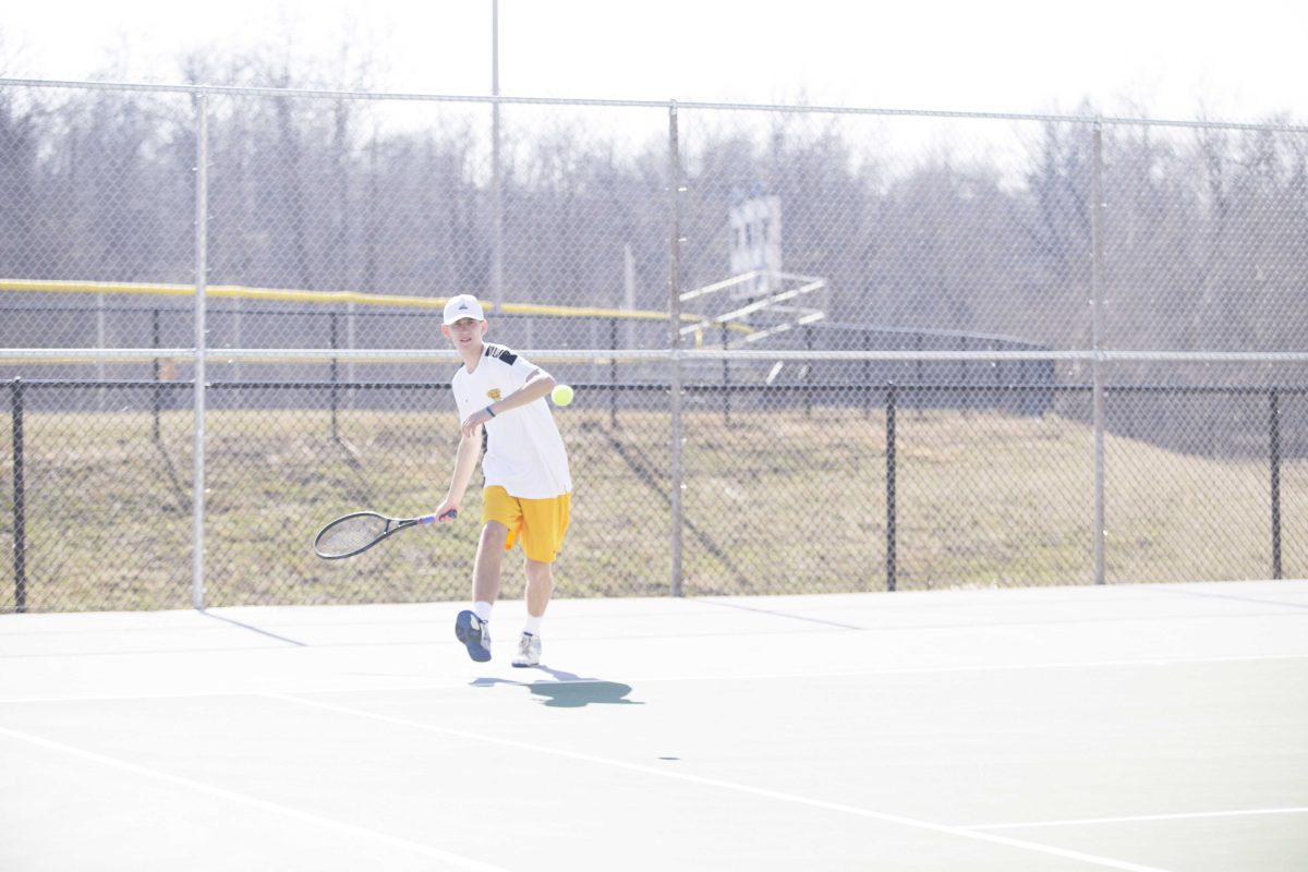 Sophomore Matthew Quammen prepares to return the oppositions strike. The DePauw men’s tennis team fell to University of Chicago 8-1 on Sunday. EMMANUEL KWAKYE / THE DEPAUW