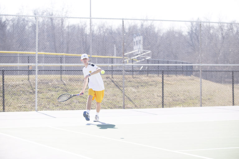 Men's tennis fall to Butler and #5 U of Chicago