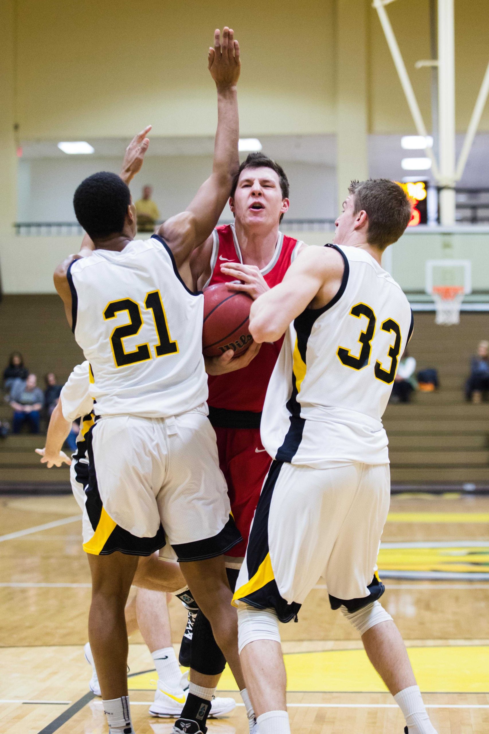 Men’s basketball flips the script with second half comeback against Kenyon