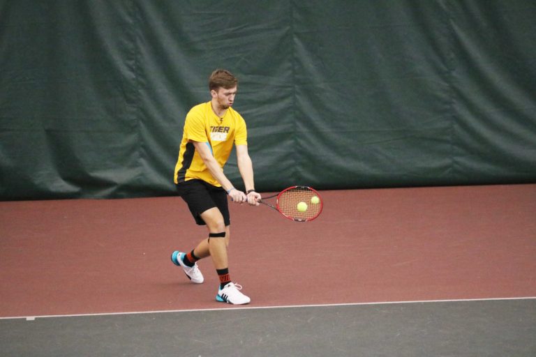 Men’s tennis is flawless, winning over Centre and Wooster