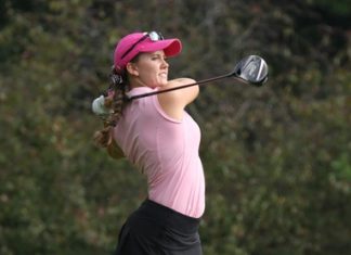 Anna Foley golfs / THE DEPAUW