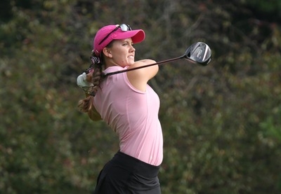 Anna Foley golfs / THE DEPAUW