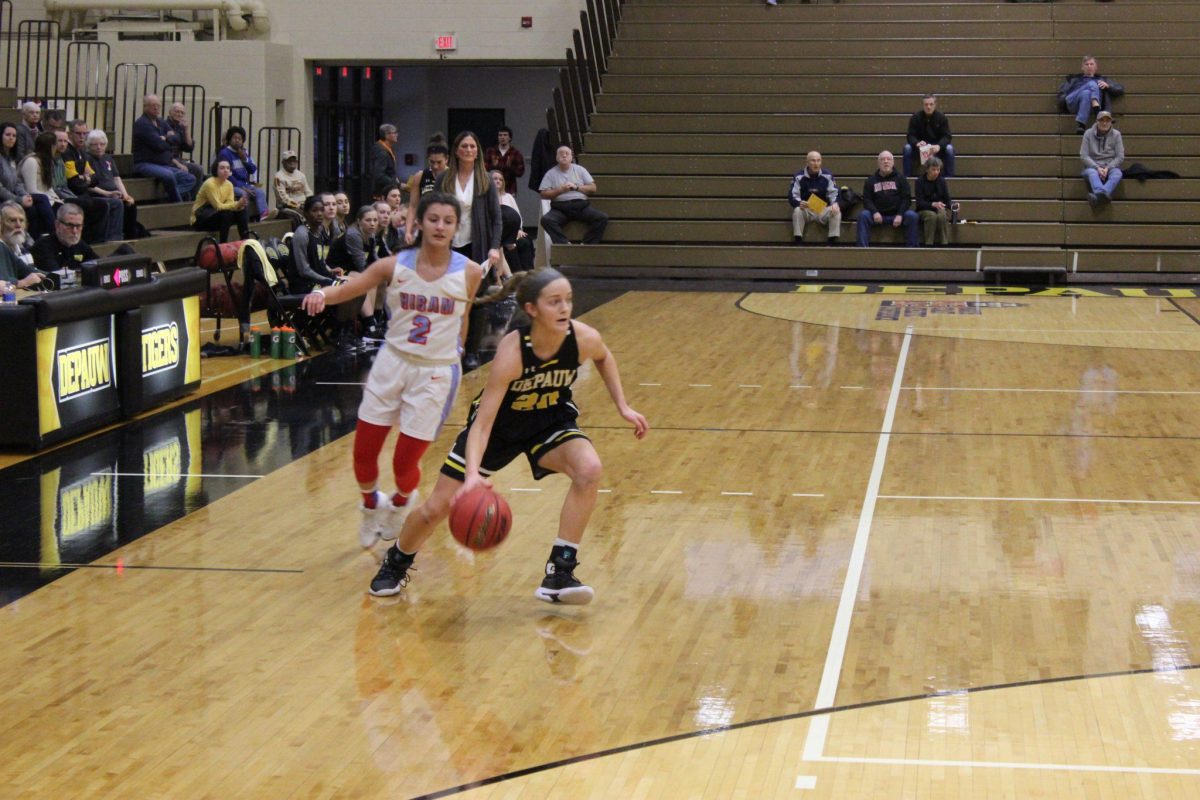 Junior guard Natalie Khert drives to the lane. Picture by Bryttni Carpenter