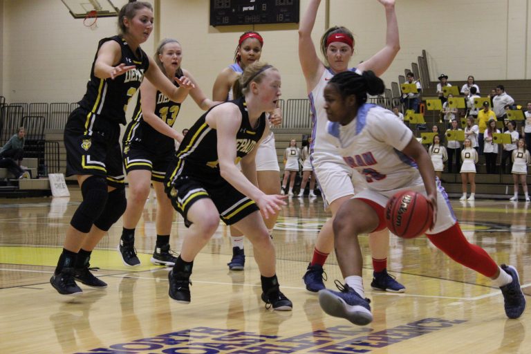 Women's Basketball Wins First Game Of The Season