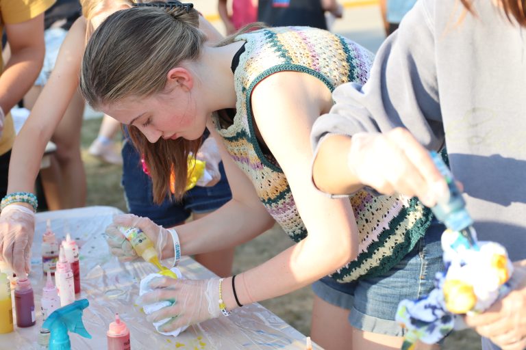 DePauw Arts and Crafts Club Tie-Dye Event Recap